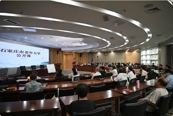 英语赋能银发生活 学习点亮多彩人生——我校举办英语公共课活动